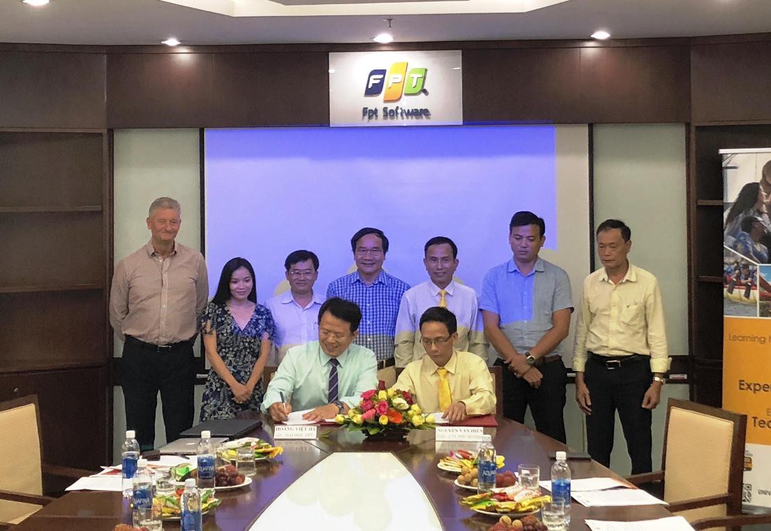 FPT v&agrave; taxi Ti&ecirc;n Sa k&yacute; kết hợp đồng đ&agrave;o tạo tiếng Anh cho l&aacute;i xe - Ảnh 1.