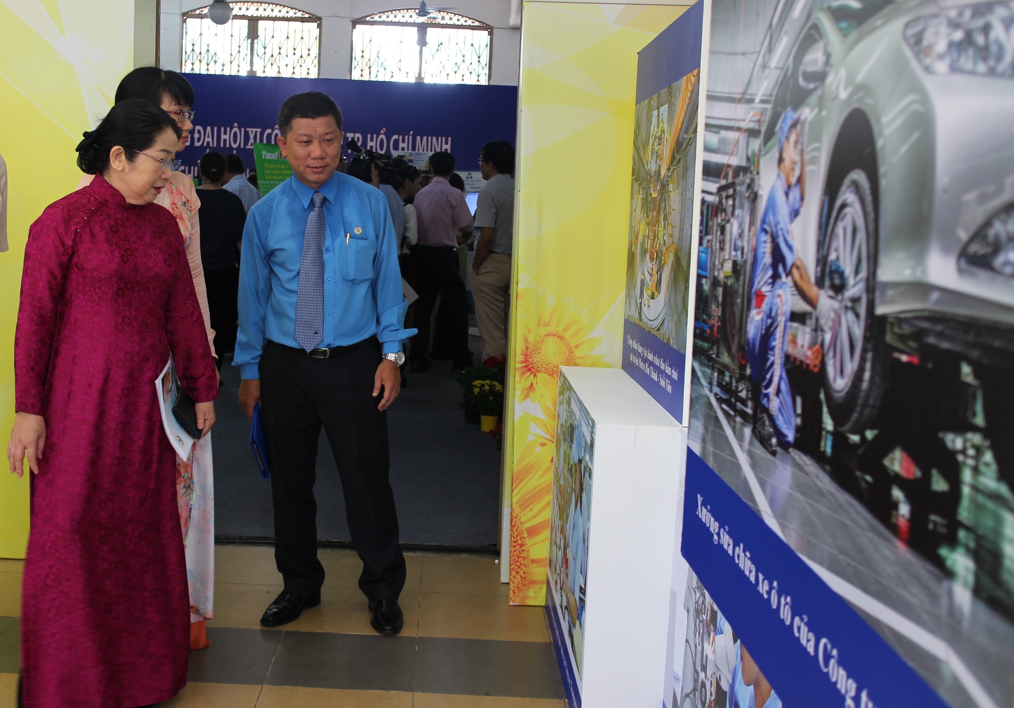 Tưng bừng khai mạc triển l&atilde;m  &ldquo;Tự h&agrave;o c&ocirc;ng nh&acirc;n Th&agrave;nh phố anh h&ugrave;ng&rdquo; - Ảnh 4.
