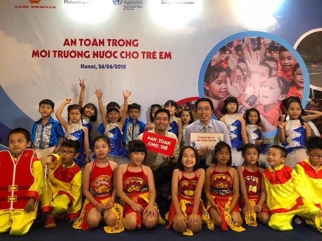 Dạy bơi miễn phí cho trẻ em ở 8 tỉnh - Ảnh 2.