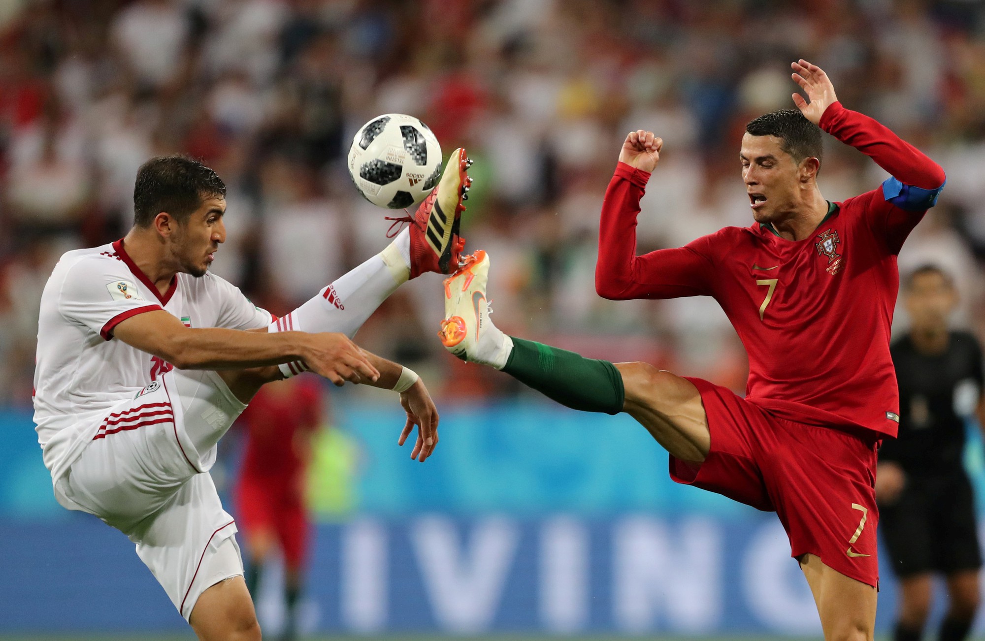 Iran suýt cướp vé Bồ, Tây Ban Nha thoát hiểm phút 90