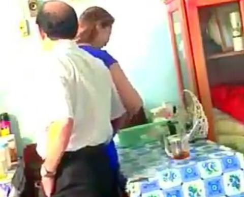 Đề nghị kỷ luật bí thư “đụng chạm” vợ phó chủ tịch trong nhà vệ sinh