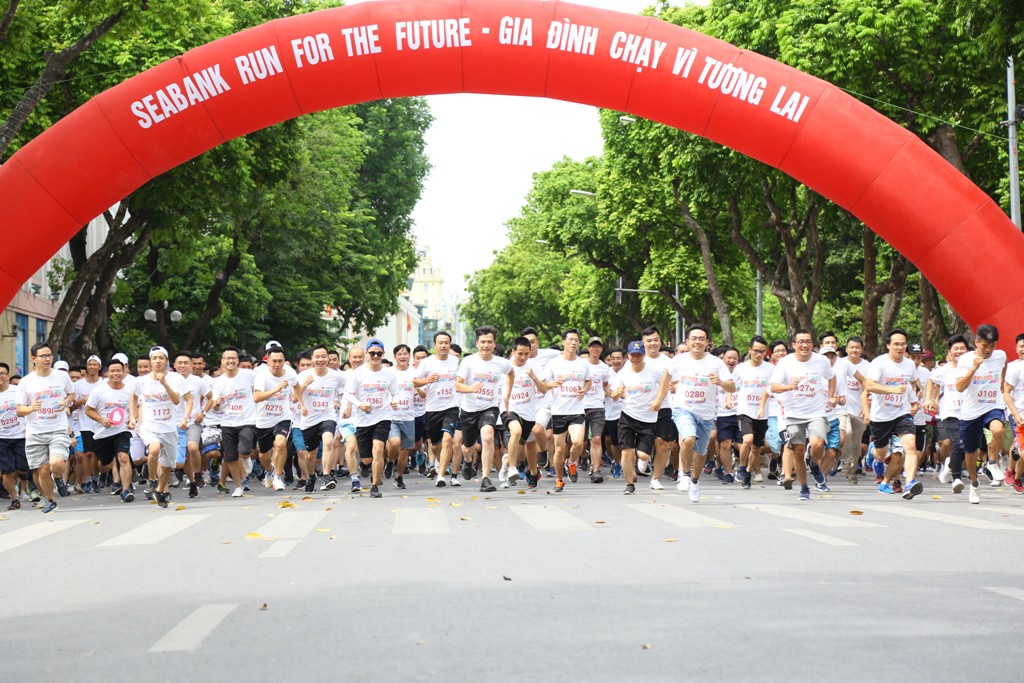 Chạy vì tương lai, SeABank quyên gần 1 tỉ đồng giúp học sinh nghèo - Ảnh 3.