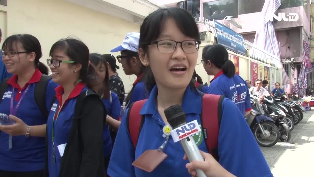 Hàng ngàn sinh viên tình nguyện tiếp sức mùa thi