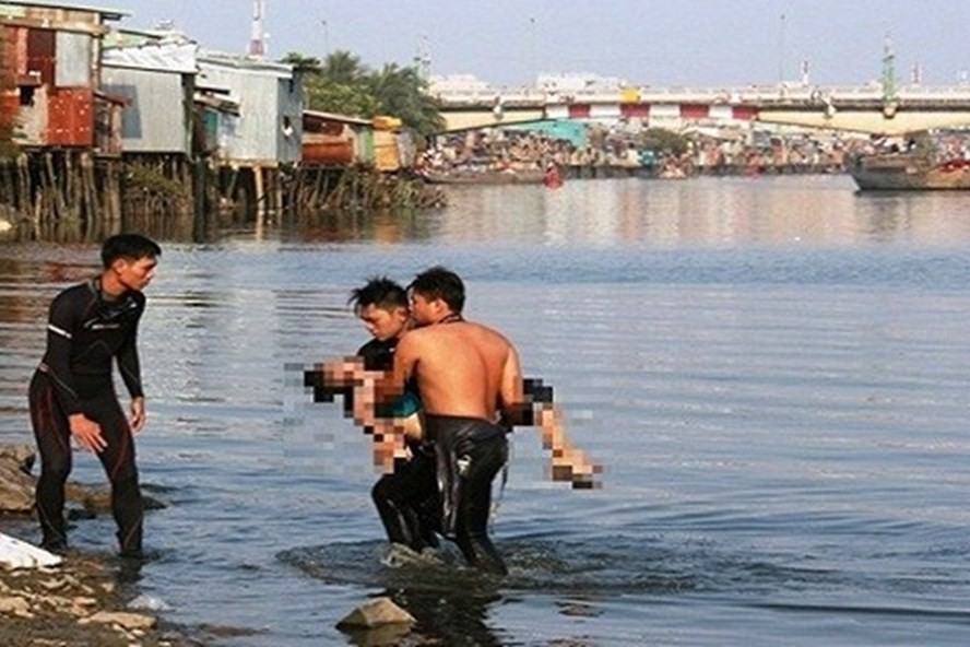 Một sinh viên tình nguyện tử vong khi đi tiếp sức mùa thi