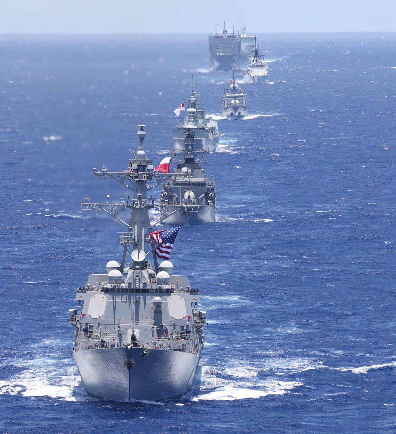 T&agrave;u chiến tấp nập đến điểm hẹn tập trận RIMPAC - Ảnh 1.