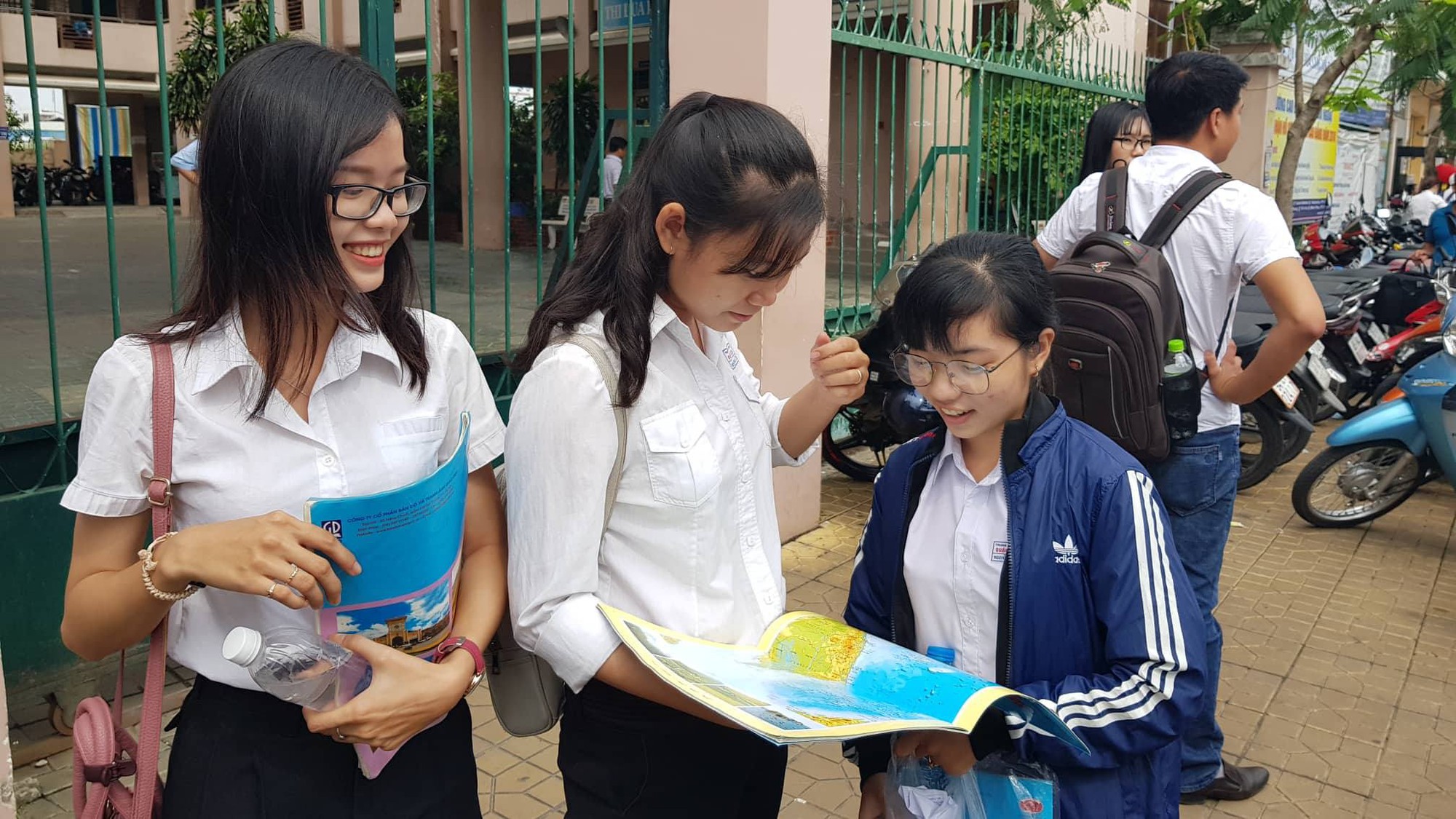 Đề sử thiếu biển Đ&ocirc;ng, đề địa dễ thở - Ảnh 6.
