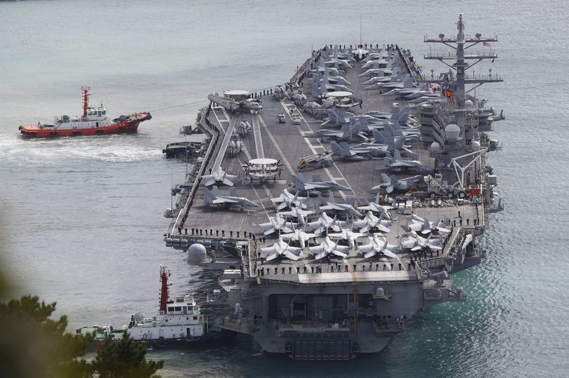 Cận cảnh siêu tàu sân bay Mỹ tuần tra biển Đông