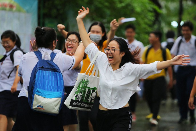 Kết thúc kỳ thi THPT, đọng lại nụ cười, nước mắt