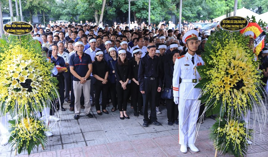 Nguy&ecirc;n Chủ tịch nước Trương Tấn Sang tiễn biệt GS Phan Huy L&ecirc; - Ảnh 3.