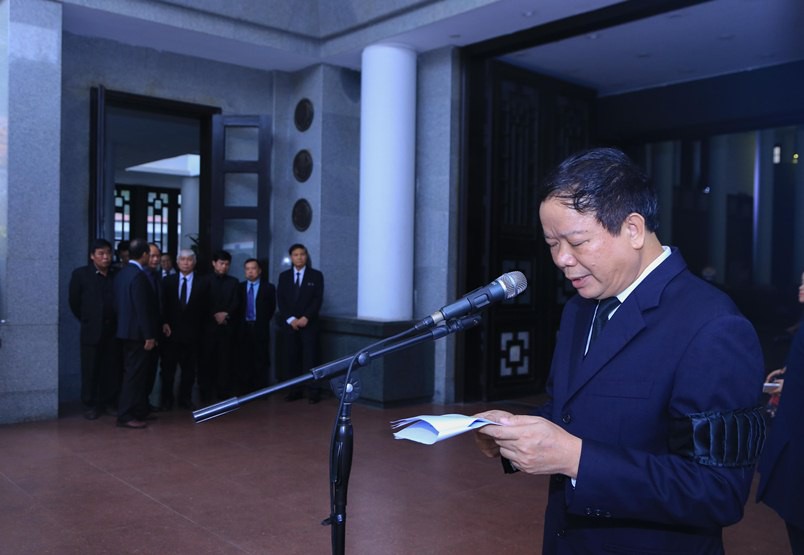 Nguy&ecirc;n Chủ tịch nước Trương Tấn Sang tiễn biệt GS Phan Huy L&ecirc; - Ảnh 5.