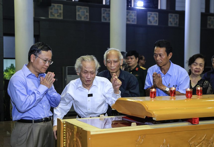 Nguy&ecirc;n Chủ tịch nước Trương Tấn Sang tiễn biệt GS Phan Huy L&ecirc; - Ảnh 9.