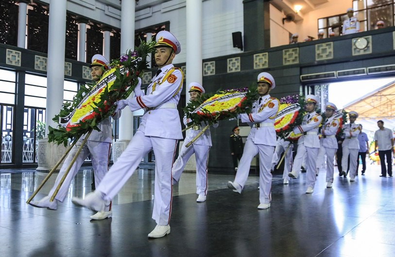 Nguy&ecirc;n Chủ tịch nước Trương Tấn Sang tiễn biệt GS Phan Huy L&ecirc; - Ảnh 4.