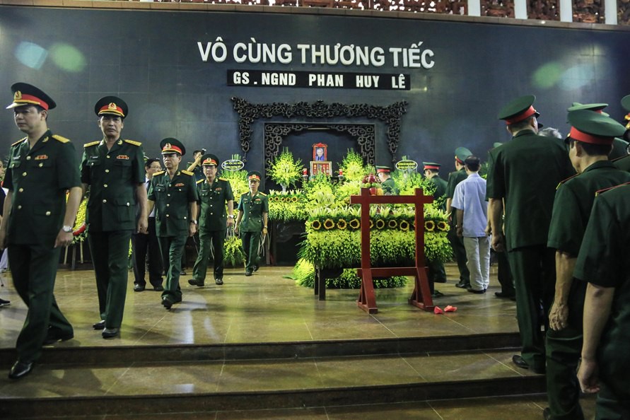 Nguy&ecirc;n Chủ tịch nước Trương Tấn Sang tiễn biệt GS Phan Huy L&ecirc; - Ảnh 12.