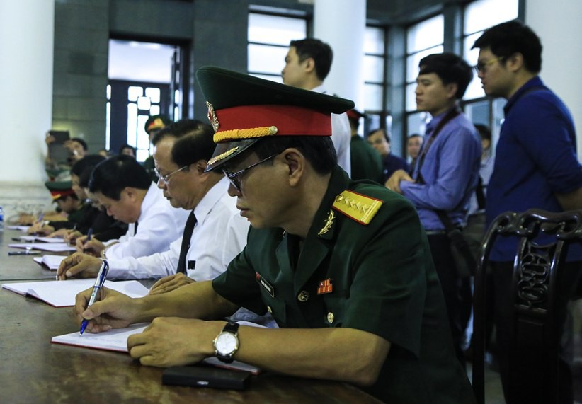Nguy&ecirc;n Chủ tịch nước Trương Tấn Sang tiễn biệt GS Phan Huy L&ecirc; - Ảnh 31.