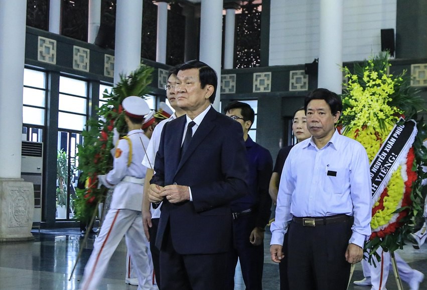 Nguy&ecirc;n Chủ tịch nước Trương Tấn Sang tiễn biệt GS Phan Huy L&ecirc; - Ảnh 13.