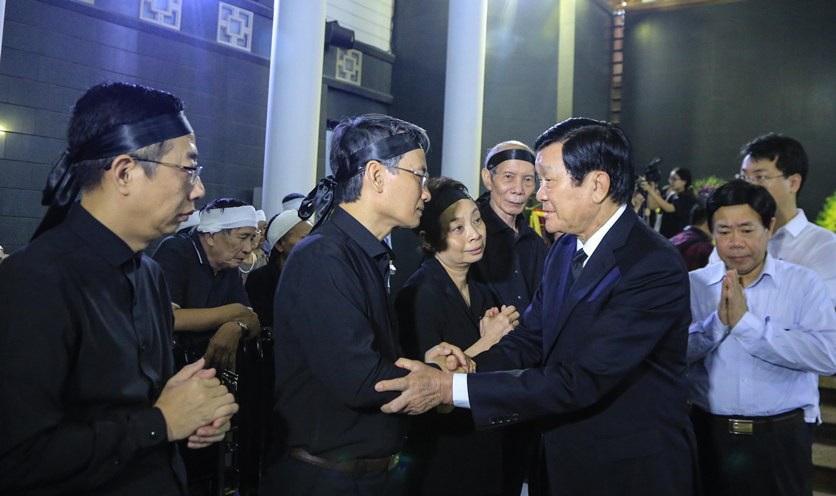 Nguy&ecirc;n Chủ tịch nước Trương Tấn Sang tiễn biệt GS Phan Huy L&ecirc; - Ảnh 17.
