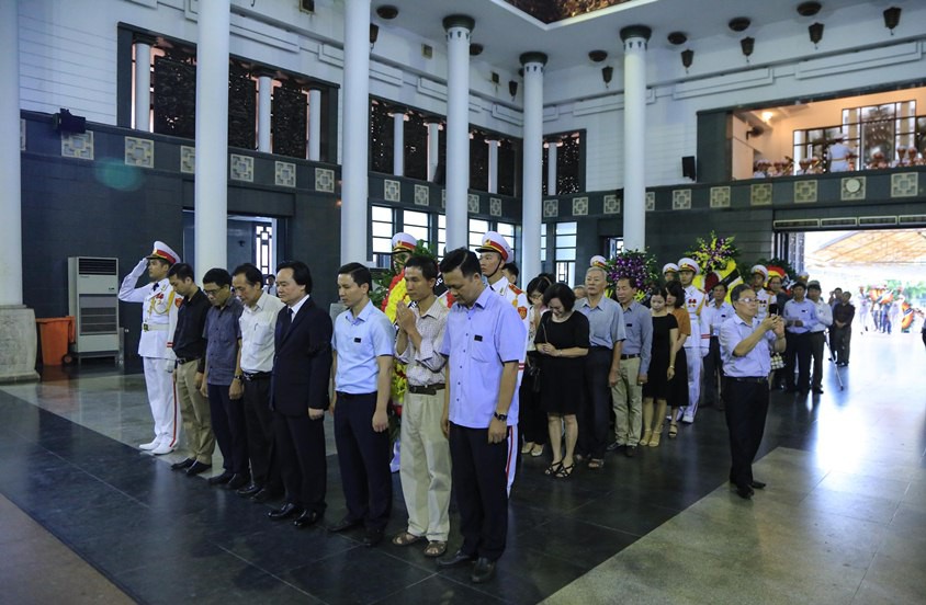 Nguy&ecirc;n Chủ tịch nước Trương Tấn Sang tiễn biệt GS Phan Huy L&ecirc; - Ảnh 20.