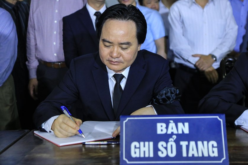 Nguy&ecirc;n Chủ tịch nước Trương Tấn Sang tiễn biệt GS Phan Huy L&ecirc; - Ảnh 24.