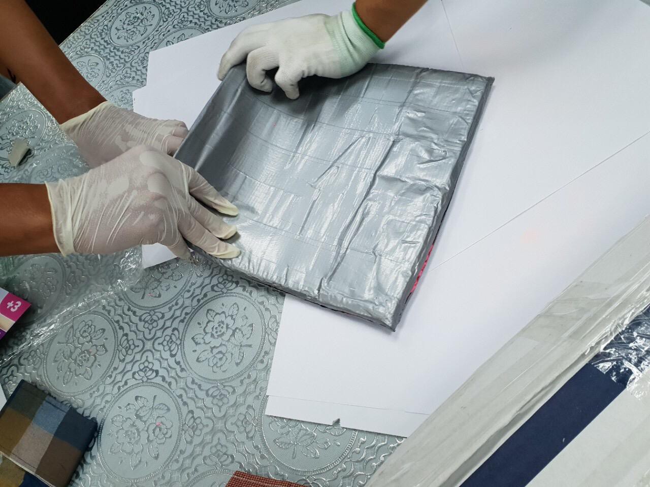 Tóm gọn 12,5 kg thuốc lắc gửi qua bưu điện, chuyển phát nhanh - Ảnh 2.