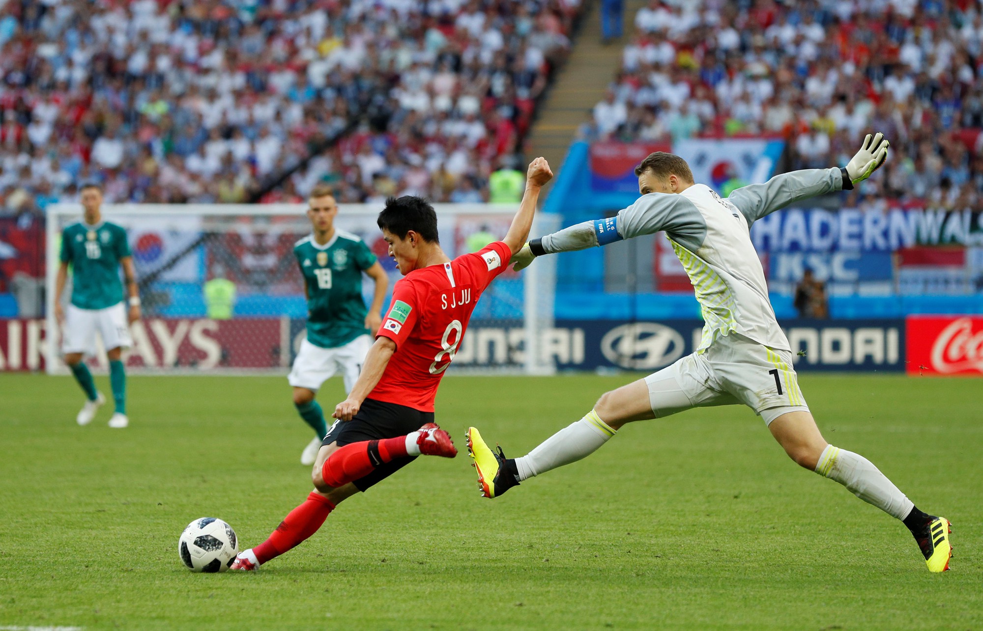 H&agrave;n Quốc tạo đại địa chấn, loại Đức khỏi World Cup - Ảnh 5.