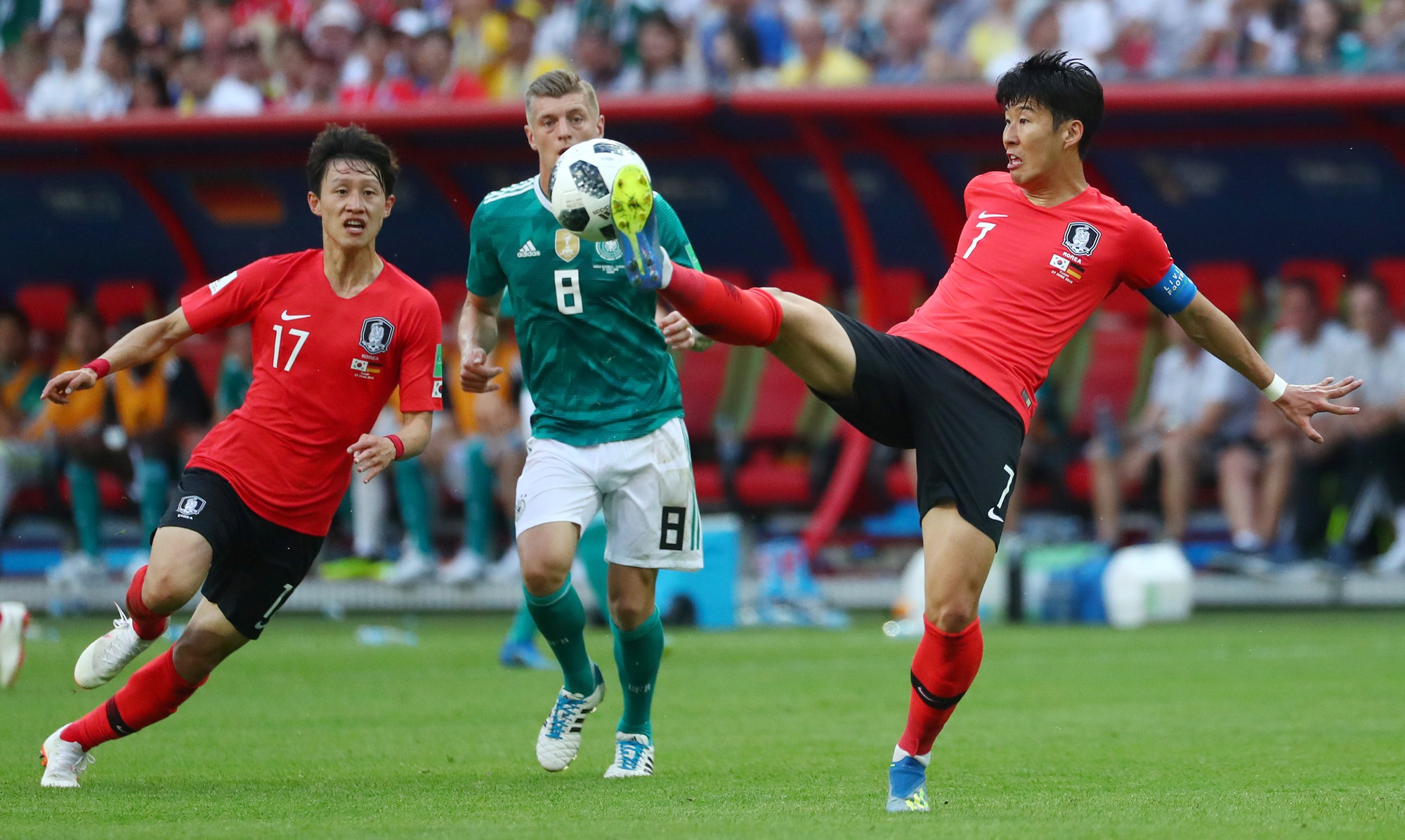 H&agrave;n Quốc tạo đại địa chấn, loại Đức khỏi World Cup - Ảnh 1.