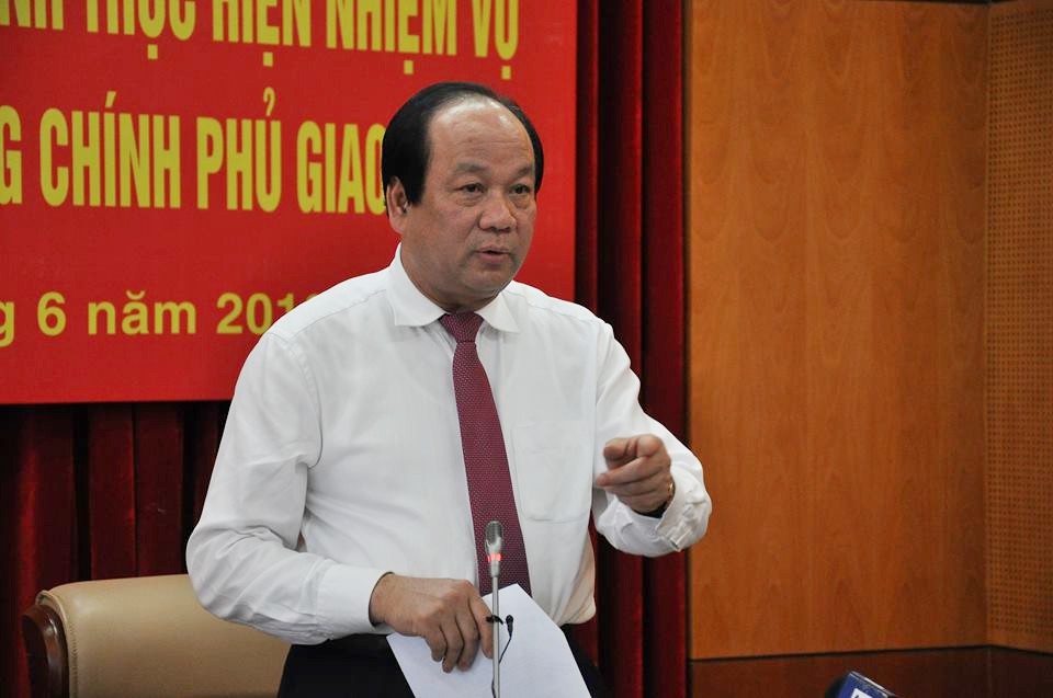 Bộ trưởng Bộ Nội vụ: T&ocirc;i từng l&agrave;m việc, k&yacute; văn bản đến 2 giờ s&aacute;ng - Ảnh 1.