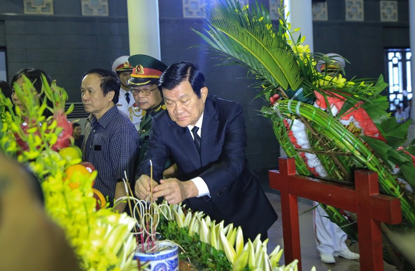 Nguyên Chủ tịch nước Trương Tấn Sang tiễn biệt GS Phan Huy Lê