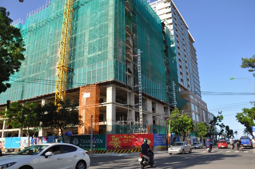 Đổi "đất vàng" lấy trường chính trị, lợi vào tay ai?