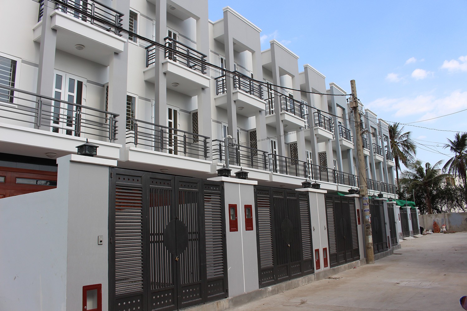 Thiệt hại h&agrave;ng trăm triệu chỉ v&igrave; b&aacute;n nh&agrave; cho người quen - Ảnh 1.