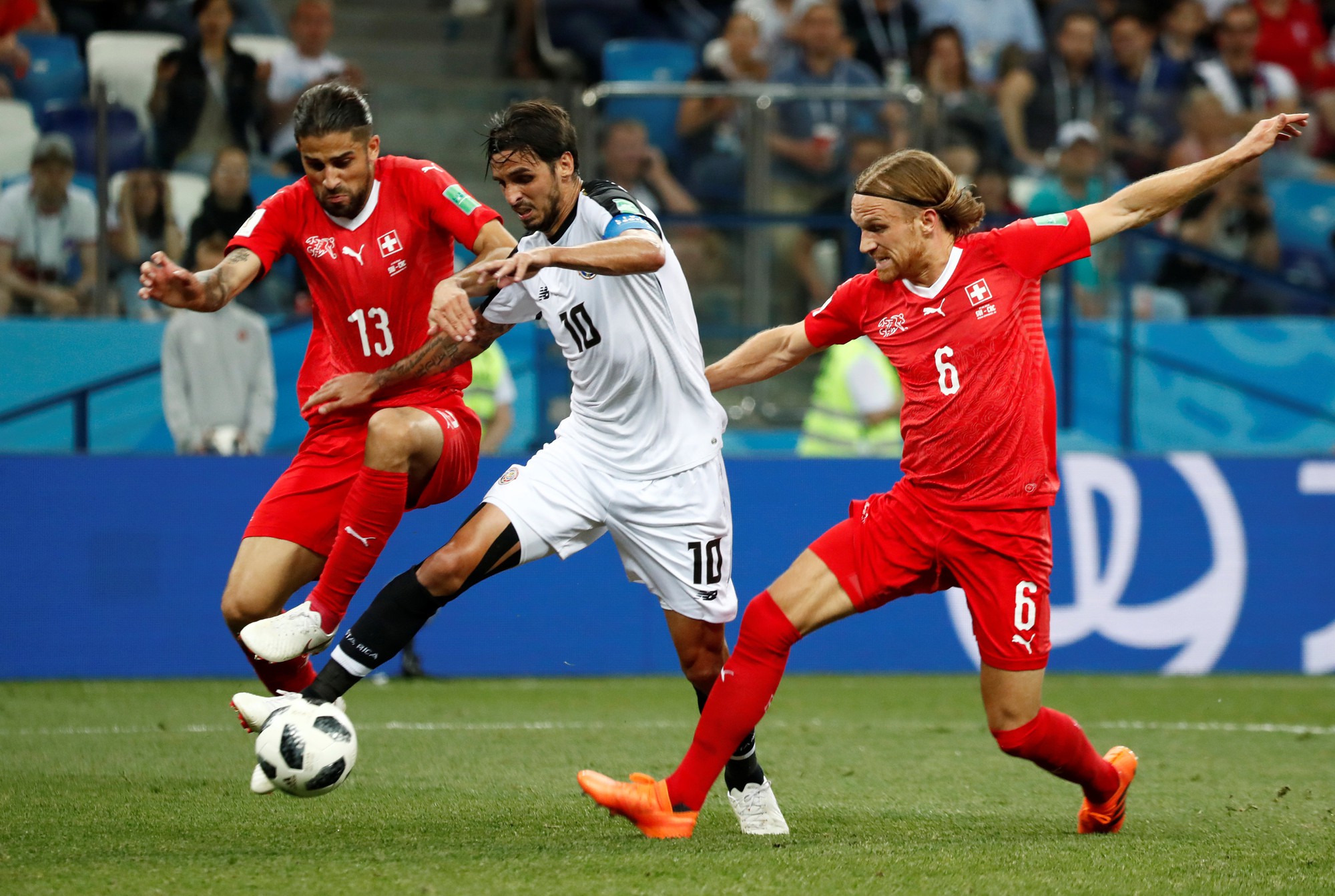 Không cho Serbia tạo sốc, Brazil cùng Thụy Sĩ vào vòng 1/8 - Ảnh 9.