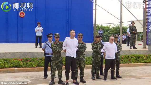 Trung Quốc: Xử &aacute;n tội phạm ma t&uacute;y trước mặt học sinh - Ảnh 1.