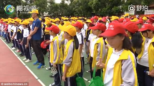 Trung Quốc: Xử án tội phạm ma túy trước mặt học sinh
