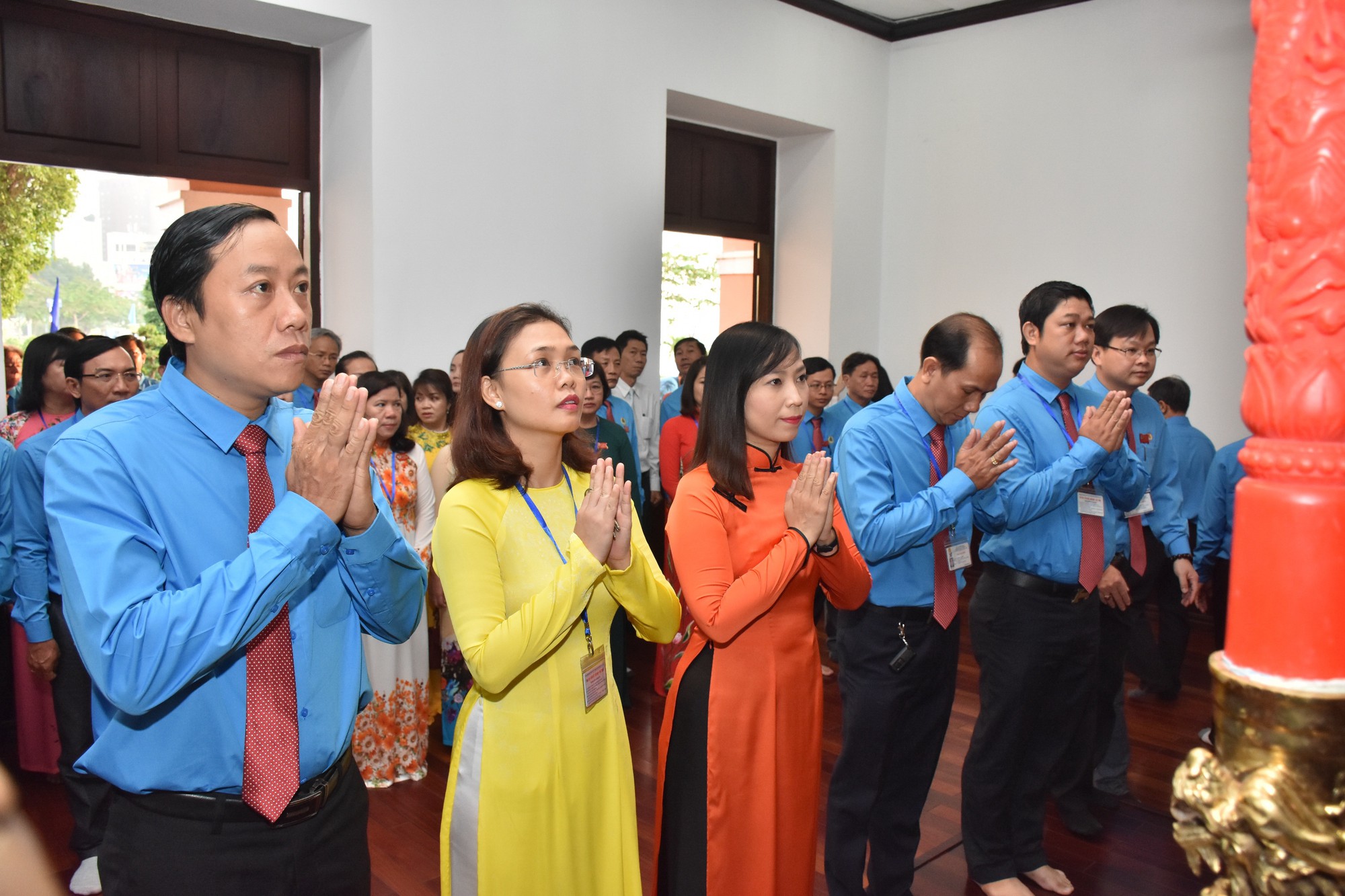 Đo&agrave;n Đại biểu CNVC-LĐ TP HCM d&acirc;ng hương, d&acirc;ng hoa tượng đ&agrave;i B&aacute;c Hồ, B&aacute;c T&ocirc;n - Ảnh 4.