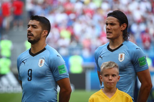 Ronaldo chấp song sát Cavani - Suarez - Ảnh 1.