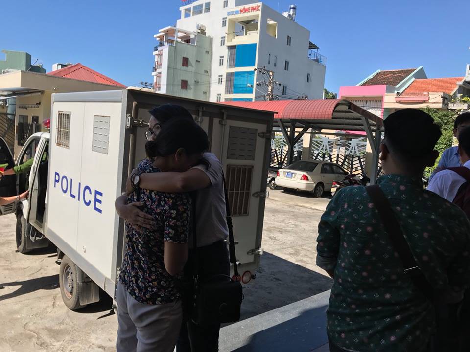 Giám đốc ra tòa, vợ và em vợ cũng bị bắt