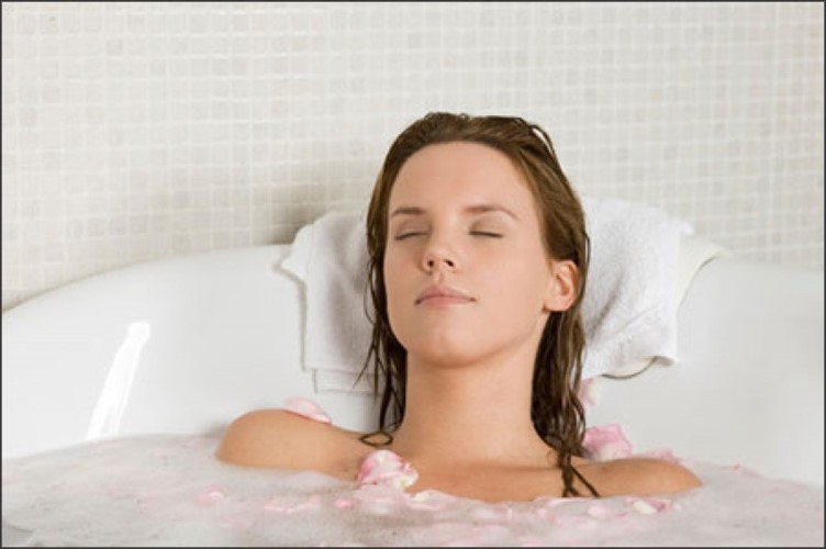 C&aacute;ch ph&ograve;ng v&agrave; trị cảm lạnh khi bị d&iacute;nh mưa m&ugrave;a h&egrave; - Ảnh 3.