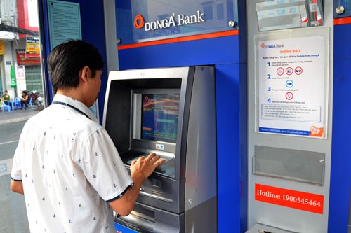 Hai chủ thẻ của DongA Bank cùng lúc mất hơn 200 triệu đồng