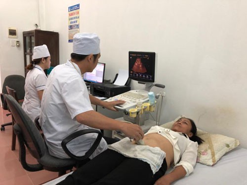 Viện phí giảm, tăng người khám