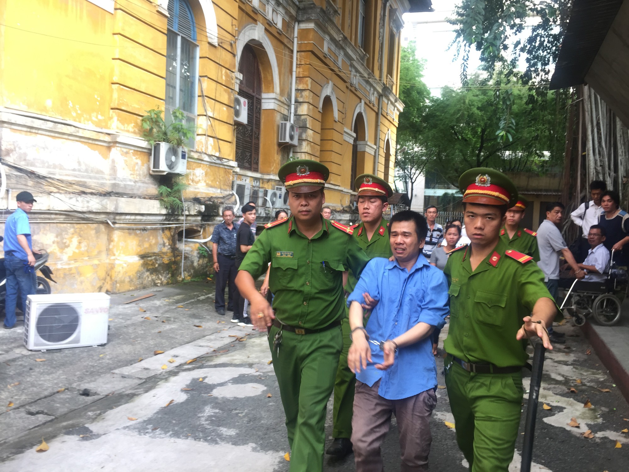 Cuồng ghen, tạt xăng thiêu sống vợ "hờ" tại nhà trọ