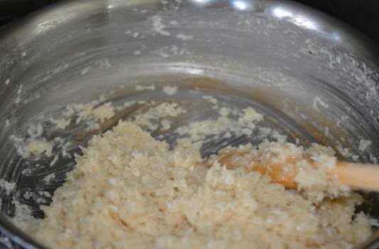 Cách làm bánh dừa nướng giòn rụm - Ảnh 3.