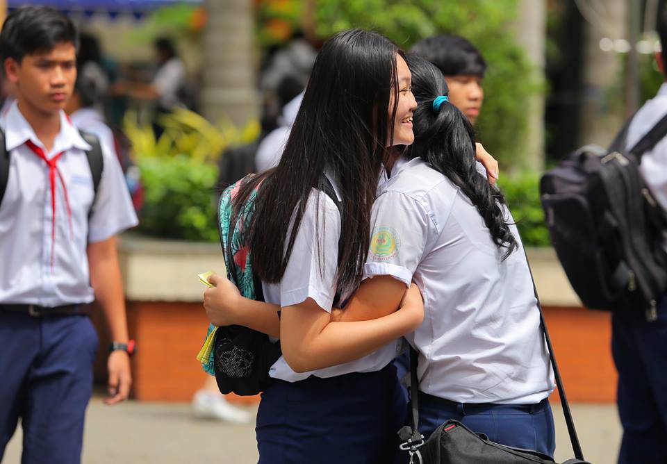 Đề toán đưa tình huống trả tiền ở siêu thị, có thí sinh bật khóc