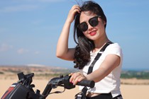 'Phấn khích' lái môtô địa hình vượt đồi cát Phan Thiết