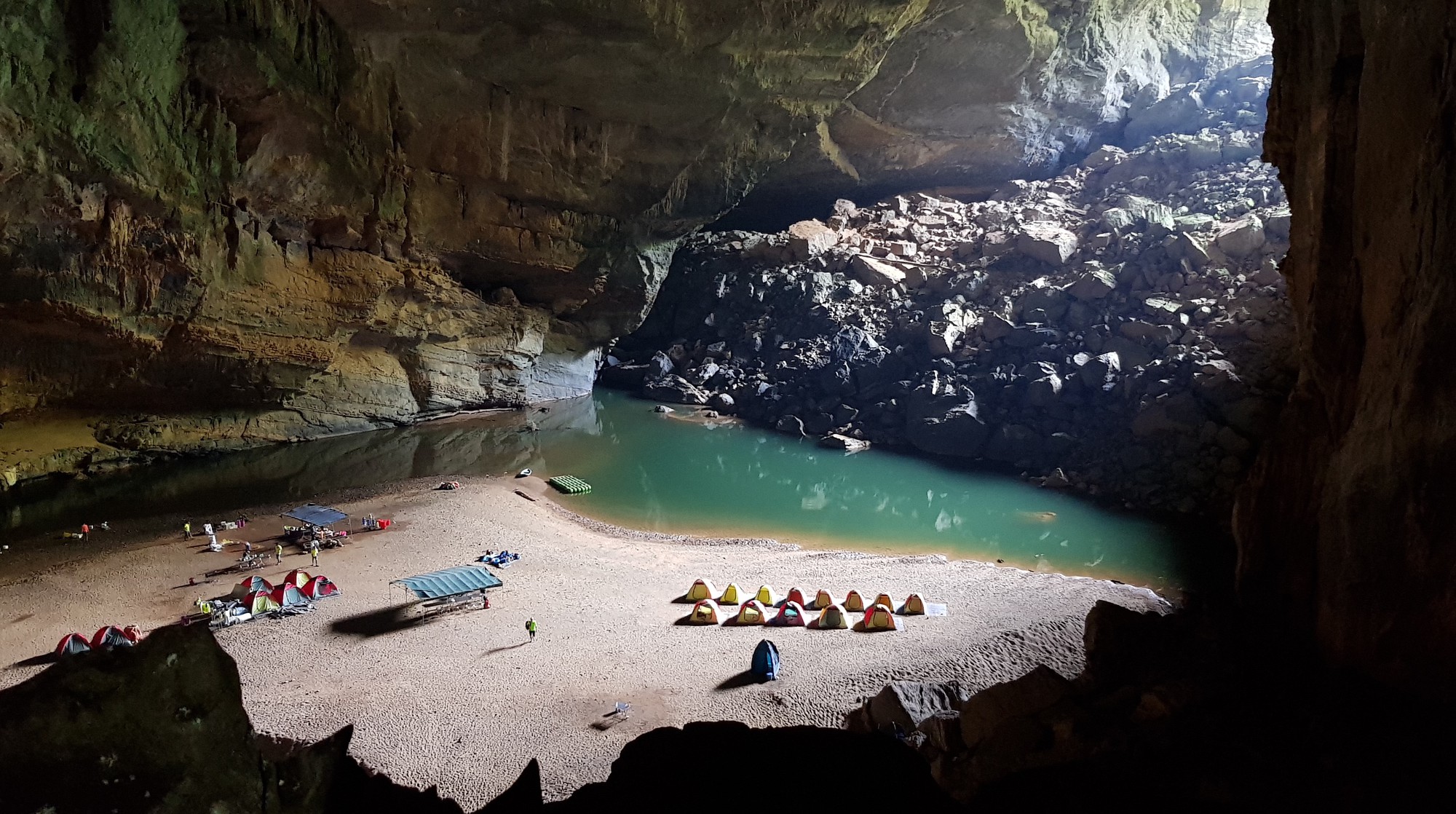 Khám phá Hang Én, hang động lớn thứ ba thế giới