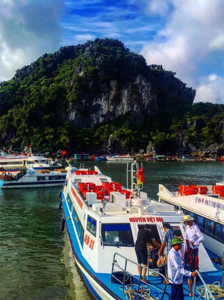 Tận hưởng biển xanh, cát trắng ngày hè trên đảo Quan Lạn - Ảnh 2.