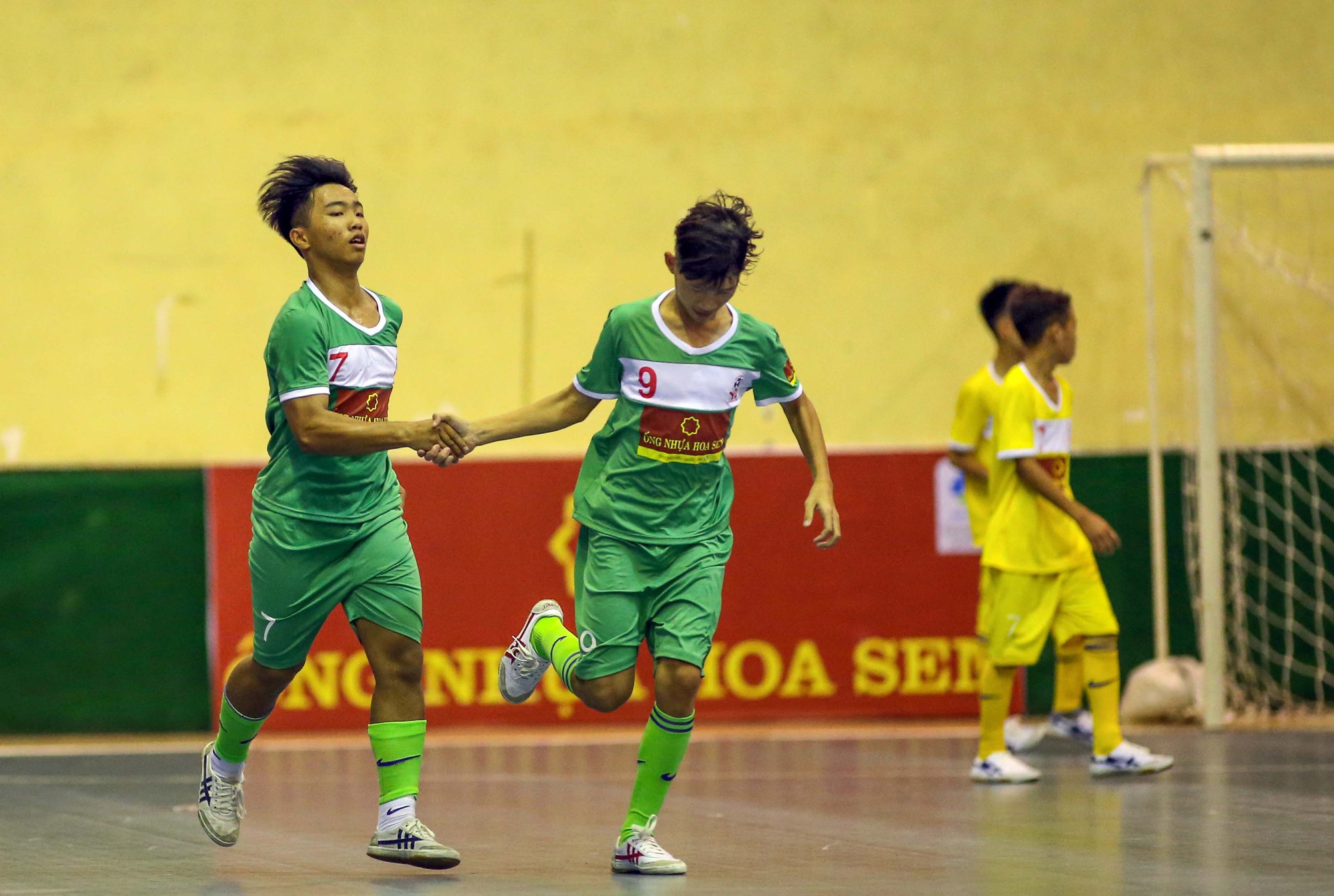 Thua Hà Nội, chủ nhà vẫn vào bán kết
