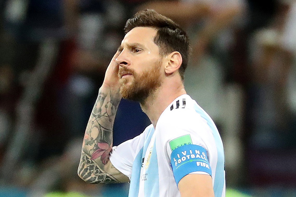 Messi bị "ám ảnh" bởi Ronaldo
