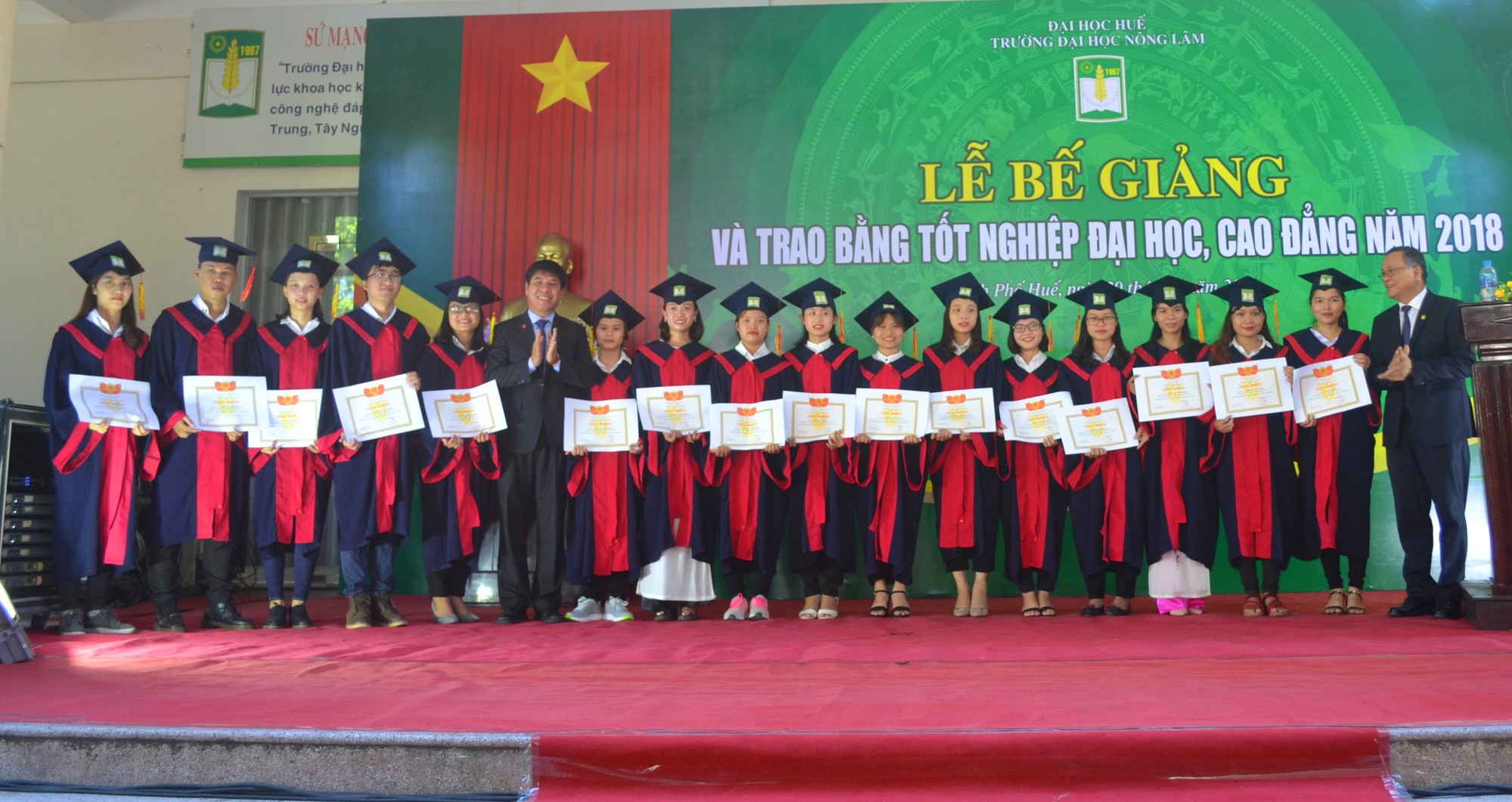 Gần 1.000 sinh vi&ecirc;n Trường ĐH N&ocirc;ng l&acirc;m Huế được c&ocirc;ng nhận tốt nghiệp - Ảnh 2.