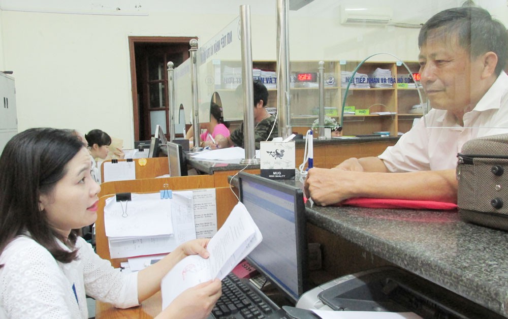 Đóng BHXH lợi hơn gửi tiết kiệm gần 1 tỉ đồng sau 20 năm - Ảnh 1.
