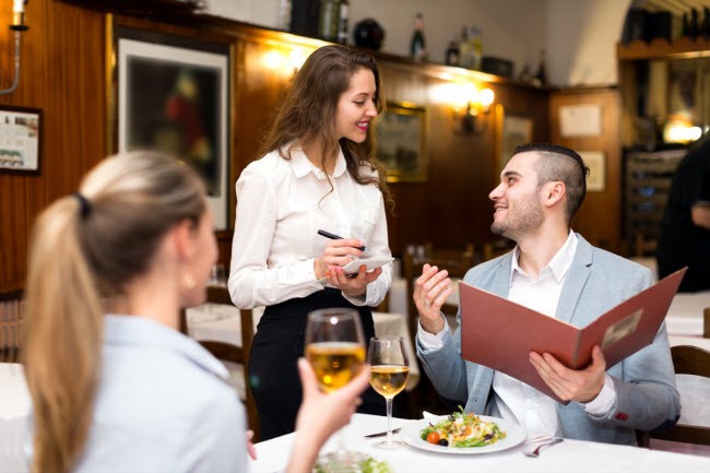 Đi du lịch tr&aacute;nh ăn những thứ n&agrave;y khỏi rước họa v&agrave;o th&acirc;n - Ảnh 14.