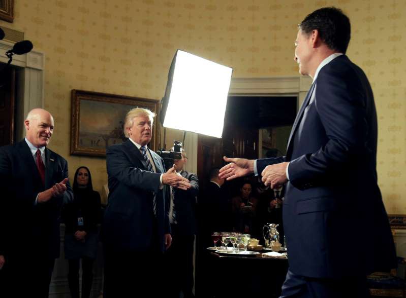 Tổng thống Donald Trump làm gì cũng không bị truy tố? - Ảnh 2.